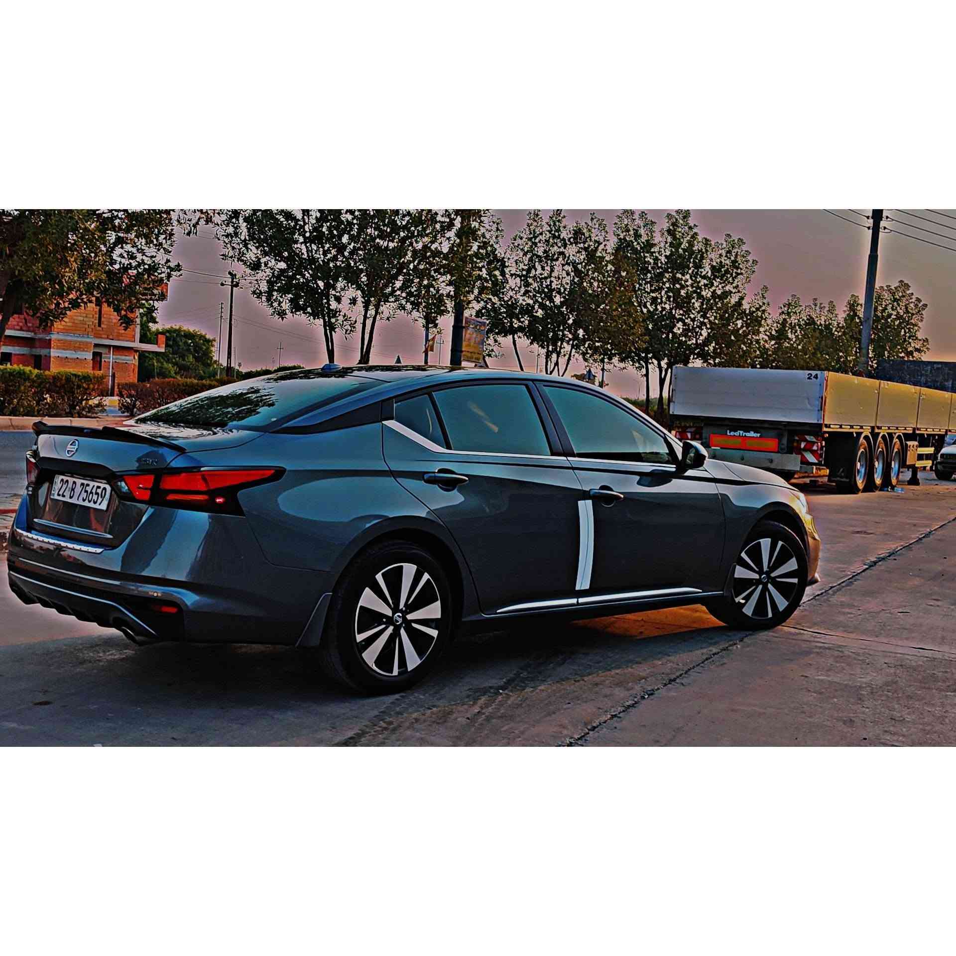 سلام عليكم ورحمه الله وبركاته ❤ 
من رخصه صاحب كروب🌹
🚘 للبيع نيسان ألتيما SR 2020 وارد أمريكي 🇺🇸
🔹 موديل: 2020
🔹 الفئة: SR رياضية
🔹 المحرك: 2.5 لتر
🔹 القير: CVT أوتوماتيك
🔹 اللون: نفطي مرغوب
🔹 جنوط SR رياضية
🔹سيار دفع امامي  مو AWD
🔹سيارة ماشية 102.000 km 
🔹ضررها جاملغ و بدونيد ❤
🔹 السيارة حسب الظاهر بالصورة نظيفة ومرتبة
🔹شراي يتصل وتشلع عيوني❤
🔹 سعر سياره 140 وبي مجال ❤
📍 الموقع: ديالى – خانقين
📞 للتواصل: ***********
***********
