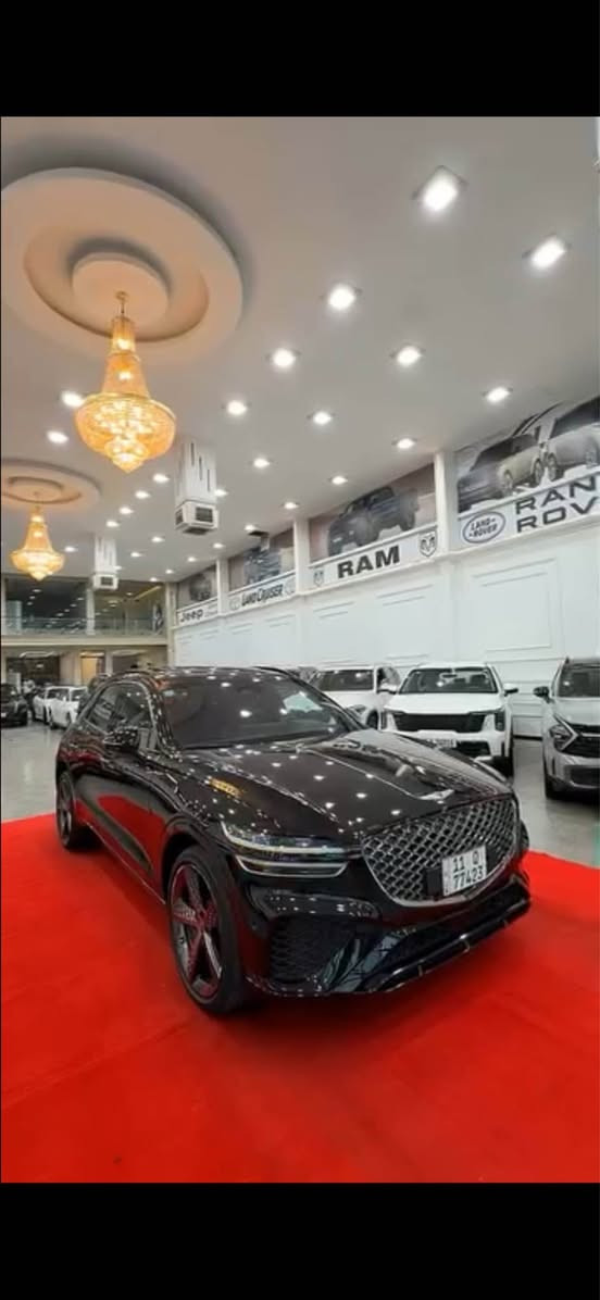 🇰🇷 جنسيس GV70 موديل 2023 - فئة Prestige للبيع 🇰🇷
🔹 المواصفات العامة والمحرك:
 الموديل: 2023
 الفئة: برستيج (Prestige) - أعلى فئة بالمواصفات (فول الفول)
 المسافة المقطوعة: 18 ألف فقط
 نظام الدفع: فور ويل (AWD)
🔹 المواصفات التكنولوجية والرفاهية:
 شاشة دشبول ديجيتال ثلاثية الأبعاد مقاس 12.3 بوصة
 شاشة عرض ونظام ملاحة مقاس 14.5 بوصة
 نظام صوتي فاخر (Lexicon Premium Sound System)
 بصمة تشغيل مع نظام التعرف على بصمة الإصبع
 ناقل حركة ماوس إلكتروني مع شفتات ستيرن
 فتحة سقف بانوراما
 إضاءة داخلية محيطية (Ambient Lighting)
 كشنات جلد طبيعي فاخر (تحكم كهرباء + تدفئة وتبريد + ذاكرة خزن)
 نظام تكييف أوتوماتيكي ثلاثي المناطق
🔹 أنظمة الأمان والقيادة الذكية:
 رادار أمامي ونظام تجنب الاصطدام المتطور
 رادار جانبي ونظام مراقبة النقاط العمياء
 نظام تحديد المسار والحفاظ على الممر
 كروز سرعة ذكي متكيف (Smart Cruise Control)
 كاميرات 360 درجة (محيطية) مع حساسات أمامية وخلفية
🔹 حالة السيارة (الضرر والصبغ):
 الضرر: جاملغ وبنيد
 التفاصيل: جاملغ و بنيد مستبدل نفس اللون، وجاملغات خلفي مصبوغ

📞 للاتصال والاستفسار: /*********** بغداد, العراق
