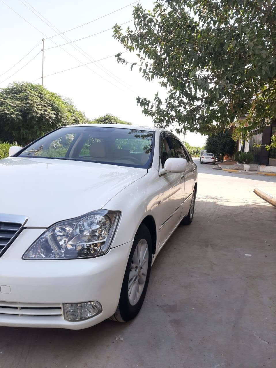 سلاوی خوای گه وره 
شاهینه ی بڕاوه ی بیکۆدبیکۆد
مۆدیلی2006ناوزه رد
تازه داغل بووبه س ماشاالله ی ئه ویت
کامل مه سره ف کراوه ته بریت جامی هه ل گیراوه 
حه مام کراوه ناوی شوینی بڕاوه که یم چاک کردووه 
هه ندبریکیم به ستوووه یه ک پارچه یه 
به س سایه قیکی ده ویت لی بخوڕیت کامل جایزه 
مه کینه ی پچووک به گه وره واته گیری گه وره یه 
بیته قه وڕه قه شه ست هه زاری حه قیقی ڕوشتووه 
زۆرتازه یه ماشاالله لیبیت 
که ڤه رنه گۆڕاوه سه قف بۆیاخ نییه به شه رت حیزامیش بۆیاخ نه بیت مالی دۆسته سه یاره که 
برای به ڕیزم گه رمووشته رینیت سه ری خۆتوو منیش مه یه 
شینه له وه هه رزانترهه یه بیکڕه له گه ل ڕیزم بۆتان 
نرخی56$تۆزیک مه عامه له ی تیایه برایانه 
ژماره ی ته له فونم ***********
