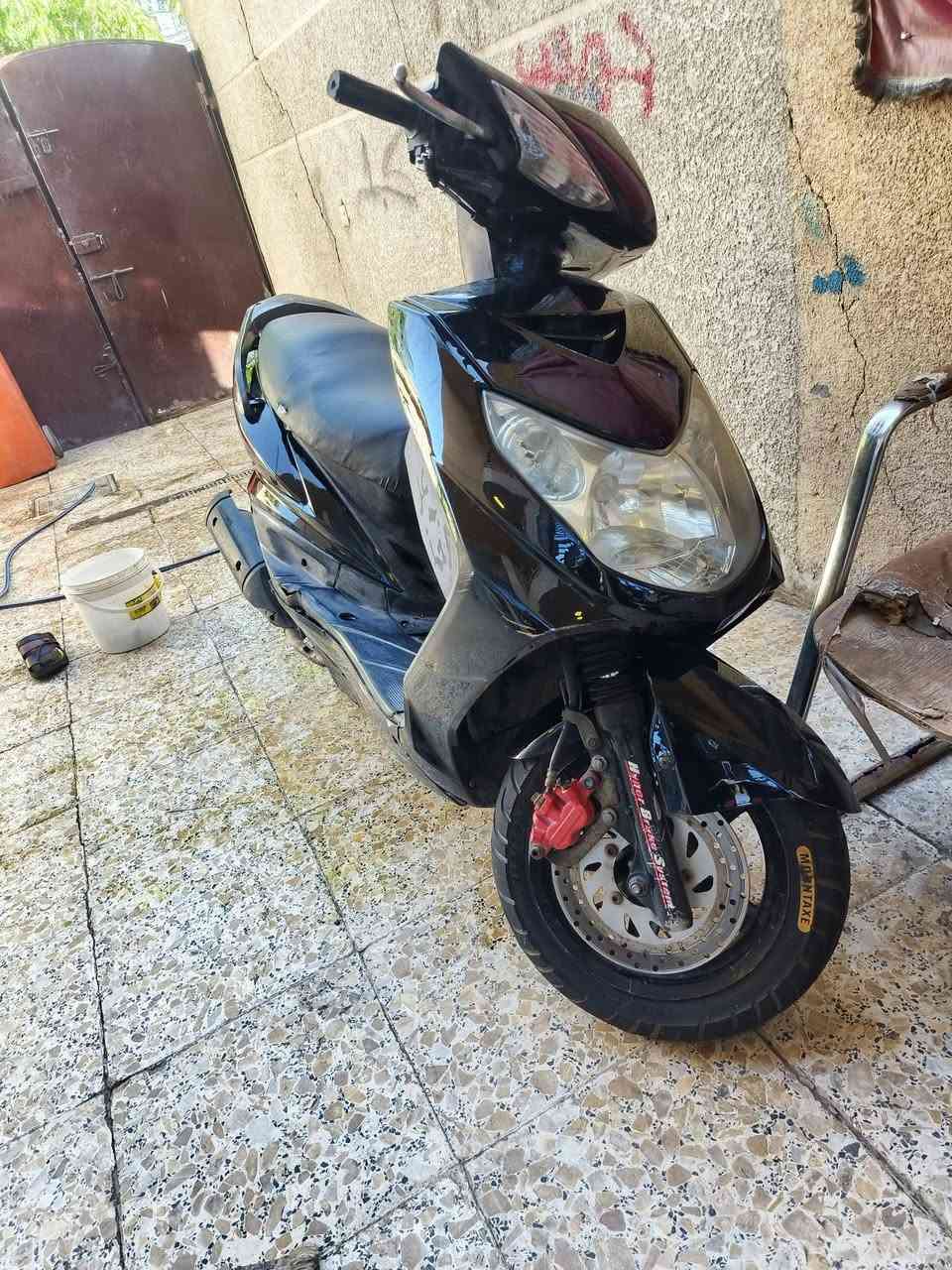 درجه لبيع مكاني بغد لحريه  نضيفه نظيفه الدراجه رايدها 650 ابيها مجال بسيط دراجه والله نظيفه محتاج فلوس اريد ابيعها اي وقت تجيها نقره الدراجه روابط دبل اشاره شغال لا يؤذنون يدات بريك رياضي كل شي ويا اغراضها بلاديكم وكبريتر منازل دشبول دراجه مقفوله  ***********
