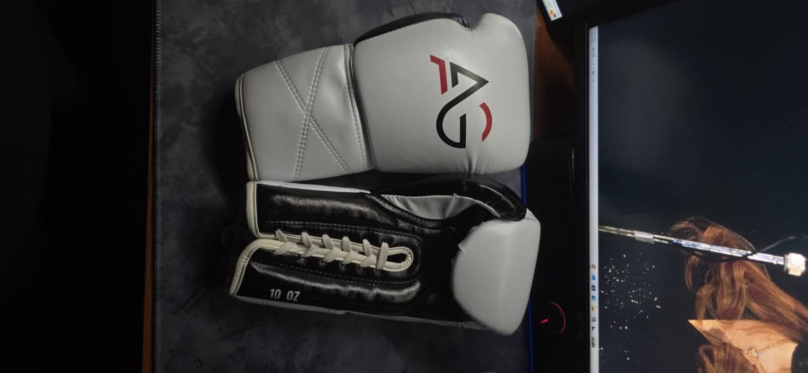 سلام عليكم
حذاء ملاكمه nike    قياس 40/41 /سعر 60

جفوف ملاكمه قيطان قياس 10oz سعر 25

واقية راس جلد ومن داخل حشوه فوم مريحه بالاستخدام قياس xl سعر 20

مكاني بغداد ومتوفر توصيل جميع محافظات العراق

للتواصل واتساب او اتصال فقط 

***********
