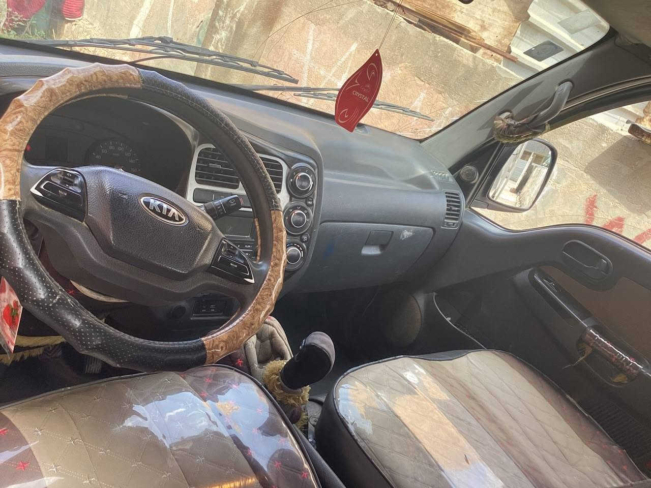 كيا حمل 2700 للبيع بدون محجل رقم بغداد باسمي موديل 18مكفوله من الدعمه والكلبه بيه شخطه زغيره بالباب وتكحيلات بسيطه ورقم الشاصي دك كمرك  وسنويه جديده لسنه 2030 وهذا رقم صاحب السياره / *********** السعر تصال ع رقم
