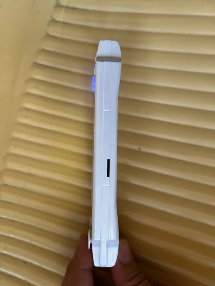 PSP نوع M P6
يحتوي على 9903 لعبه 
توجد فيه كامره 
تكدر تخليله رام 
تكدر اتربطه على شاشه التلفاز 
يدعم التصوير والفيديو 
كلشي بي شغال 
بطاريه داخليه 
الجهاز كلش حلو وراقي 
جميع لالعاب متوفره بي 
سعره 25 وبي مجال 
مكاني بصره كرمه علي 
رقمي ومتوفر واتساب 
***********
