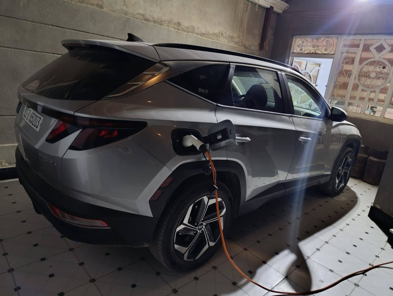 TUCSON 2024 HYBRID PLUG-IN
للبيع او مراوس بسورنتو هايبرد حصرا.
توسان 2024 هايبرد بلگن (بانزين+هايبرد+شحن منزلي) 
يمكن قطع مسافة 55 كم على الشحن فقط بدون بانزين.
عداد المسافة  26 الف ميل قابل للزيادة 
يوجد بارد في الجاملغ الايسر موضح بصور الحادث بدون تبديل.
رادار . تشغيل عن بعد. تدفئة كشنات. جنطة كهربائية...... 
السيارة على وضع الشركة 
السعر و التواصل واتساب / ***********
