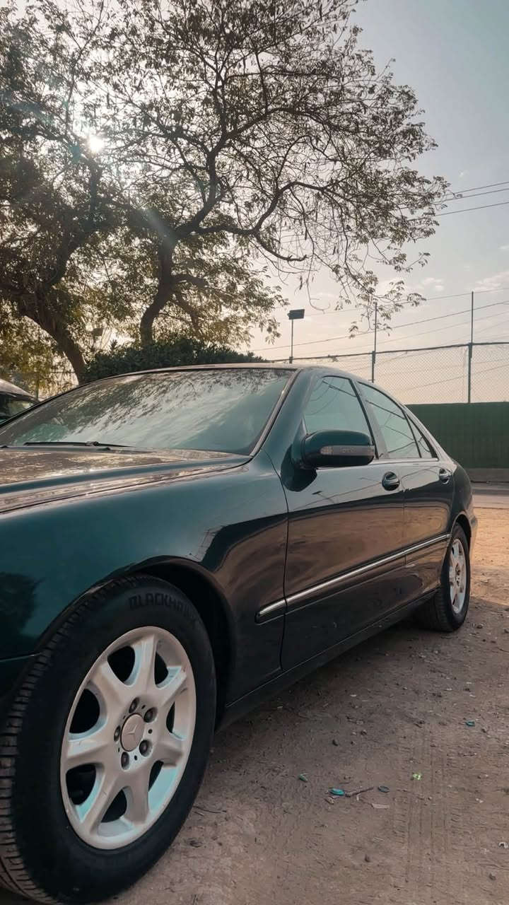 مارسدس غواصه s320 موديل 2001
 رقم بغداد باسمي تحويل ثاني يوم
السياره سلايت 
صدر امامي خلفي جوبلسات جديد 
 بيها قطعتين صبغ بدون دواخل
تدفئه +تبريد كشنات
حساسات امامي خلفي 
كشنات كهربائيه +خزن
منظومه زنون جديده 
تبريد شغال  
سعرها 108 وبيها مجال
***********
