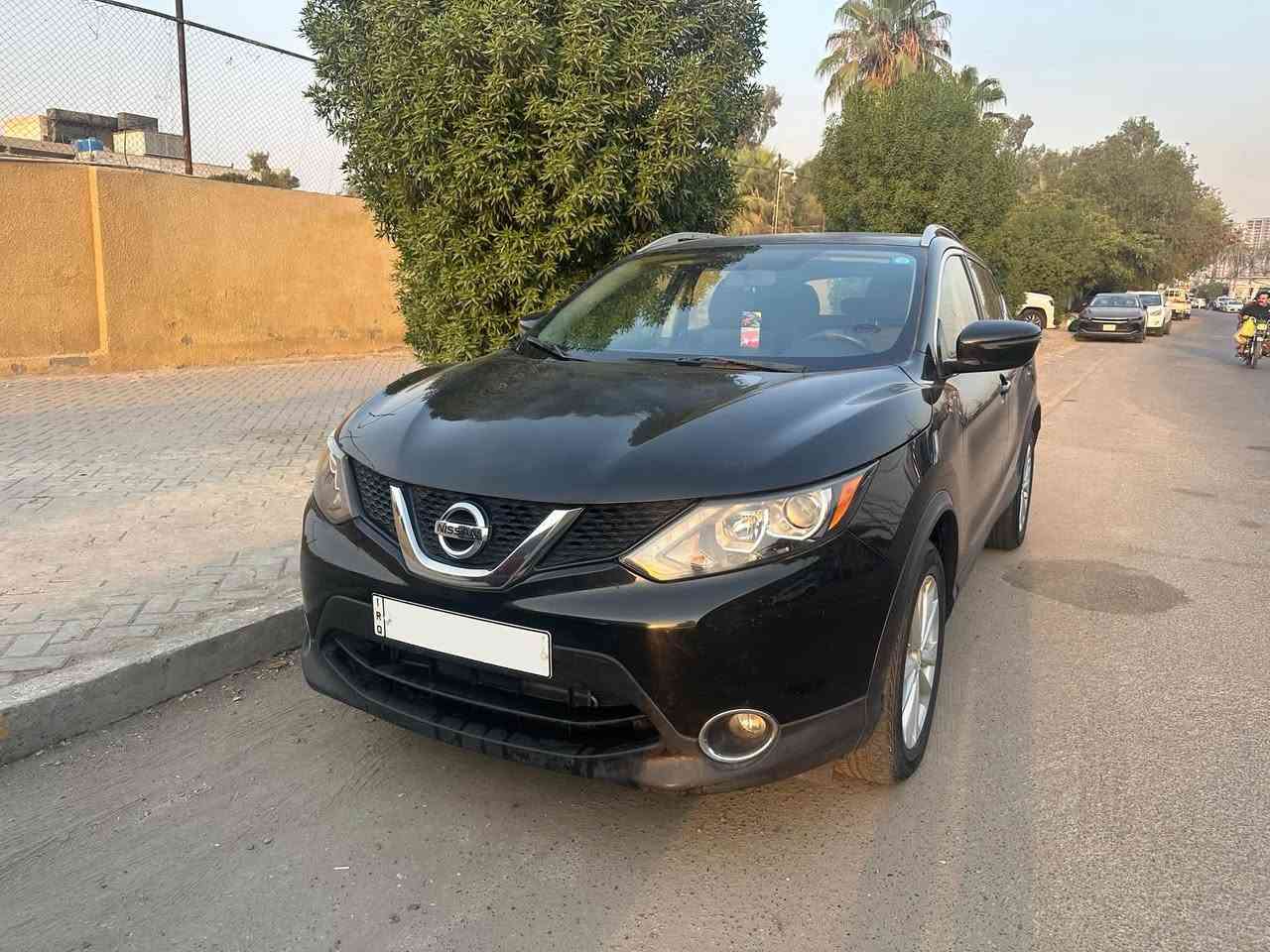 نيسان روج ٢٠١٧
لون اسود رقم بغداد
التقنيات: شاشة لمس 7 إنش، كاميرا خلفية، وبلوتوث تبريد قطعتين 
السيارة نضيفة بدون حادث مابيها مشاكل
٣ انظمة للقيادة 
السيارة مابيها صبغ او شي
السعر 125 او الله يكتب البي خير
للتواصل على الرقم : ***********
