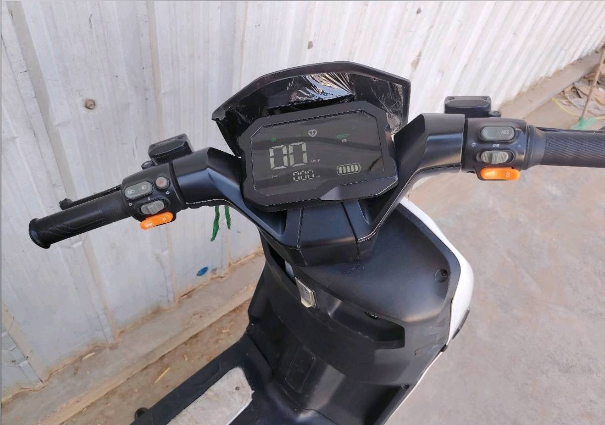 دراجه شحن وحش الكون للبيع السعر 700.000 وبيها مجال دراجه ما ناقصها اي شيء دبل اشاره ما محترق بيهن لايت كلها كامله نمره 3  6 بطاريات الملف 2000 دراجه حلوه ونظيفه بس الشاحنه مالتها عطلانه تصلحها ب 5000