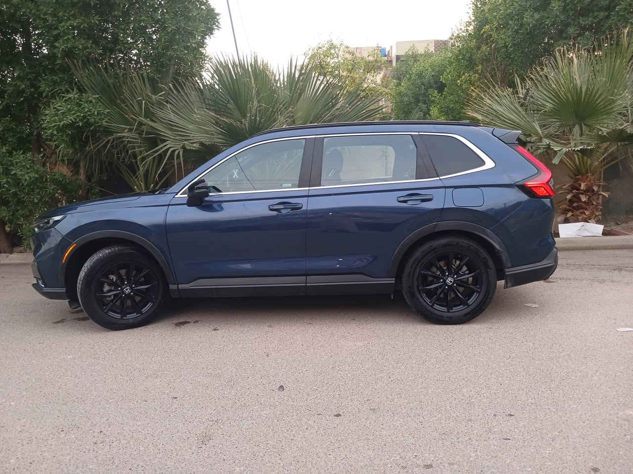 هوندا CR-V  2023 هايبرد سبورت ماشية ٦٠ ألف السياره جاهزه من كلشي رقم بغداد حادثه خلفي قبق صندوق مبدل اصلي تفصيخ ومصبوغ والبنيد سطحي بدون دواخل شواصي ولغد بلادي مكفول السعر  ١٨٥ ورقه للإستفسار  ***********
