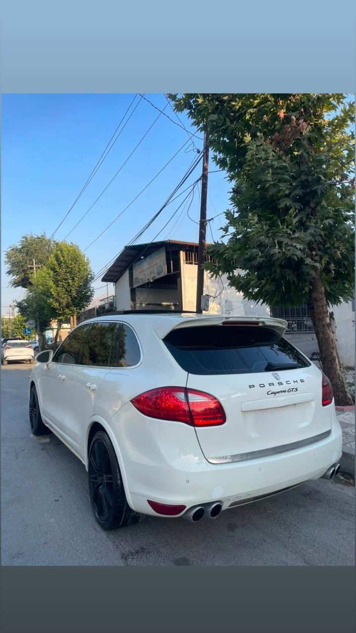 Porshe 2011 مەنەفێست ئەسلی دەولەل کویت 
سەیارەکە گیر مەچینە تەقەو رەقە تەبرید ساردیو گەرمی هەموو بەشەرت دەبل و چوپو بەرز کردن و دابەزین هەموو بەشەرت پانۆرامایە فول فول مواسەفات سحری ١٤٥ وەرەقەو مەحامەلە بۆ زانیاری زیاتر پەیوەندی بەو ژمارە تەلەفۆنە بکەن ***********🤙🏻 أربيل, العراق

