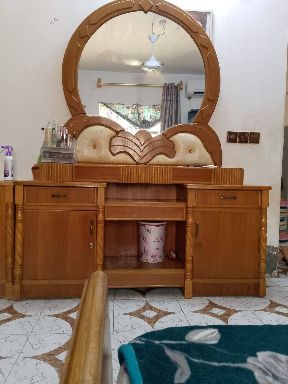 غرفه نوم للبيع مستعجل نجاره عراقيه نضافه75 ٪ سعر 750،، المكان كربلاء ***********
