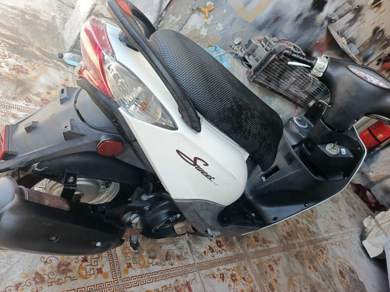 سويت موديل 2015 لون صدفي  حلوه وجاهزه  شلعه ومعدل  تخبل سعرها مليون و200 بيها مجال بسيط  مكاني بابل المسيب ..***********
