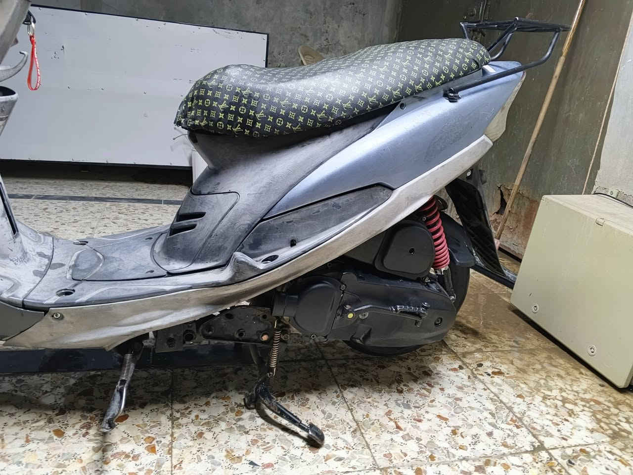 ماكس منغولي
سلف هندر كهربايات 
كلشي يشتغل بيها
مكينه ناعمه
كفراصلي ختم واحد
السعر 
450
وتساب
‏‪***********‬‏
