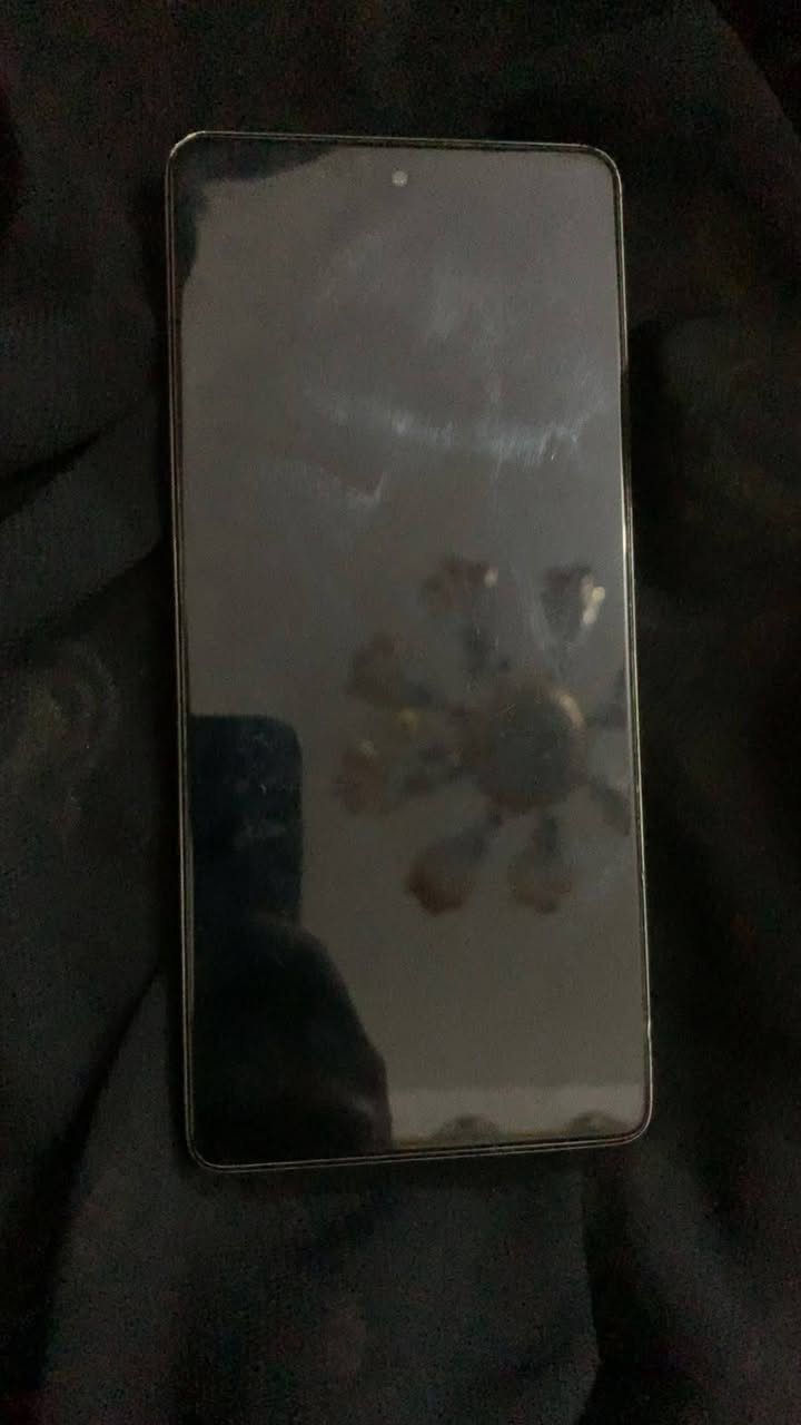 السلام عليكم تلفون نظيف مراوس ايفون 11 مكسوره بس الكاميرا@‏‪***********‬‏

