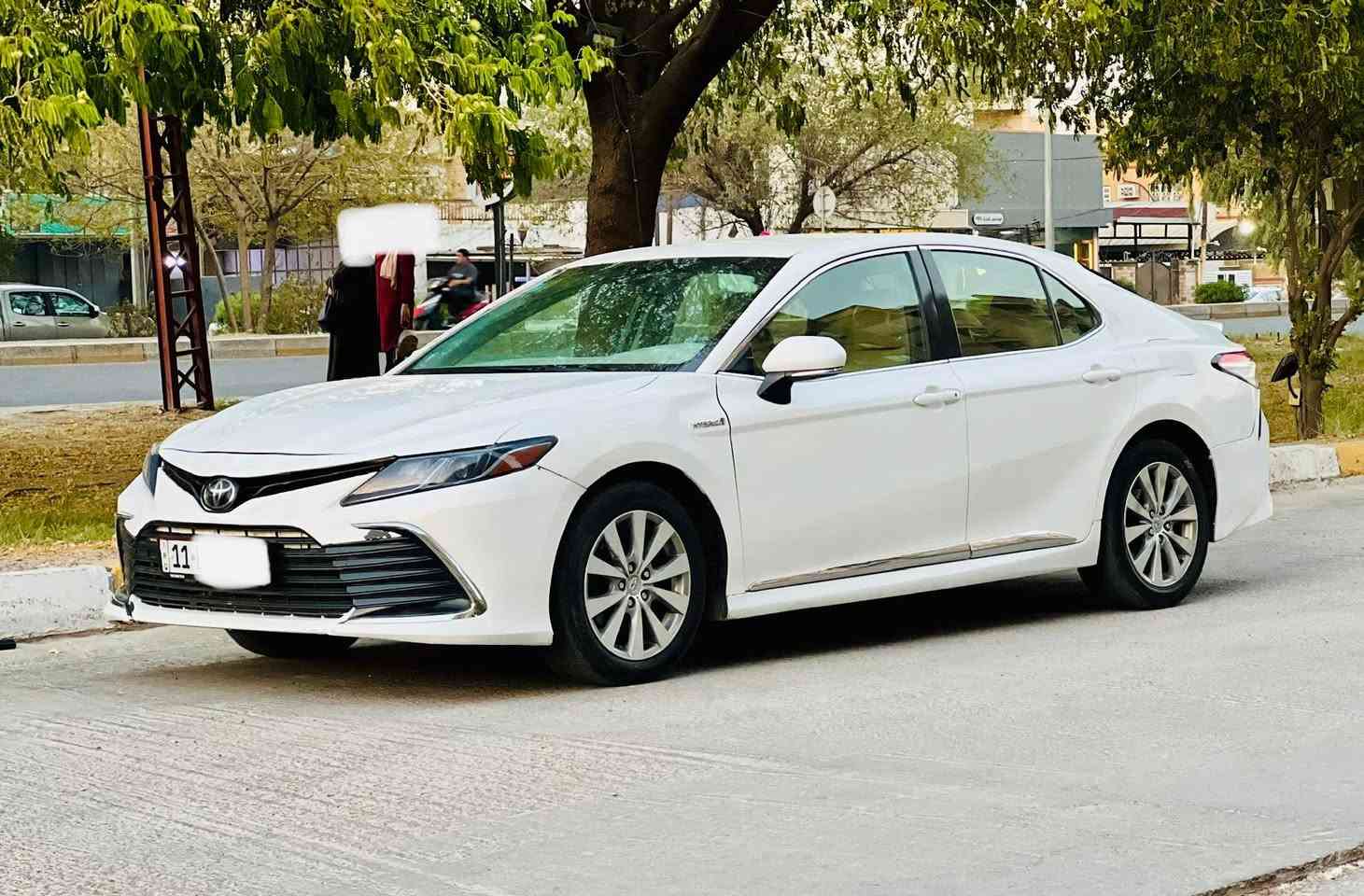 السلام عليكم 
السعر 129
***********
للبيع او مراوس باقل 
كامري وارد خليجي هايبرد 
صبغ عام تكسي دبي 
موديل 2023 اصل رقم بغداد كير ومكينه مكفولات وتبريد ثلج داخل جلد بيجي شاشه كاميرا تحكم ستيرن 
السياره بيه عطل بسيط بالبطاريه شغاله وتمشي بدون اي مشاكل 
للبيع رايده ب129$ وبيه مجال بسيط مكانه اليرموك بغداد, العراق
