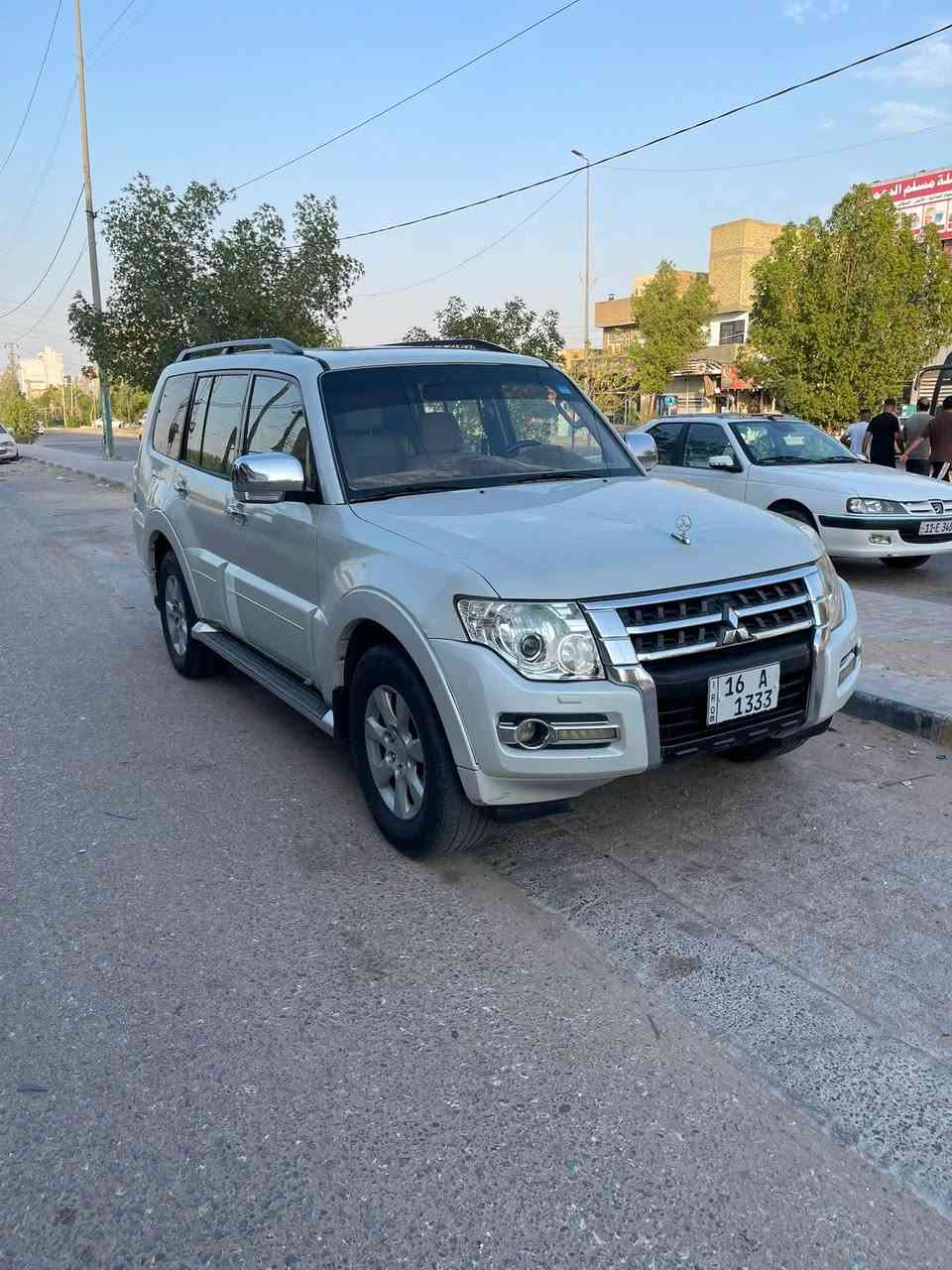 السلام عليكم
باجيرو مديل 10
مكفولة كفالة عامة كير محرك كفالة 
سيارة خير من الله كلشي مناقصها ترايك من زاخو للفاو
فتحة سلايت
حساس  خلفي
لايت زينون 
شاشة وسطية
تحكم ستيرن 3 جهات
كروس مثبت سرعة 
ثلاجة 
كشنات مخمل 
دشبول صاج 
3 قطع تبريد 
مري شفط 
7 راكب 
محرك 3500  v6 المرغوب 
كشنات الخلفية بعدهن بالجيس ما مفتوحات 
بيع فقط للاستفسار خاص  السعر 
١٢٥ ورقه وبيه مجال للطيبين 
***********

