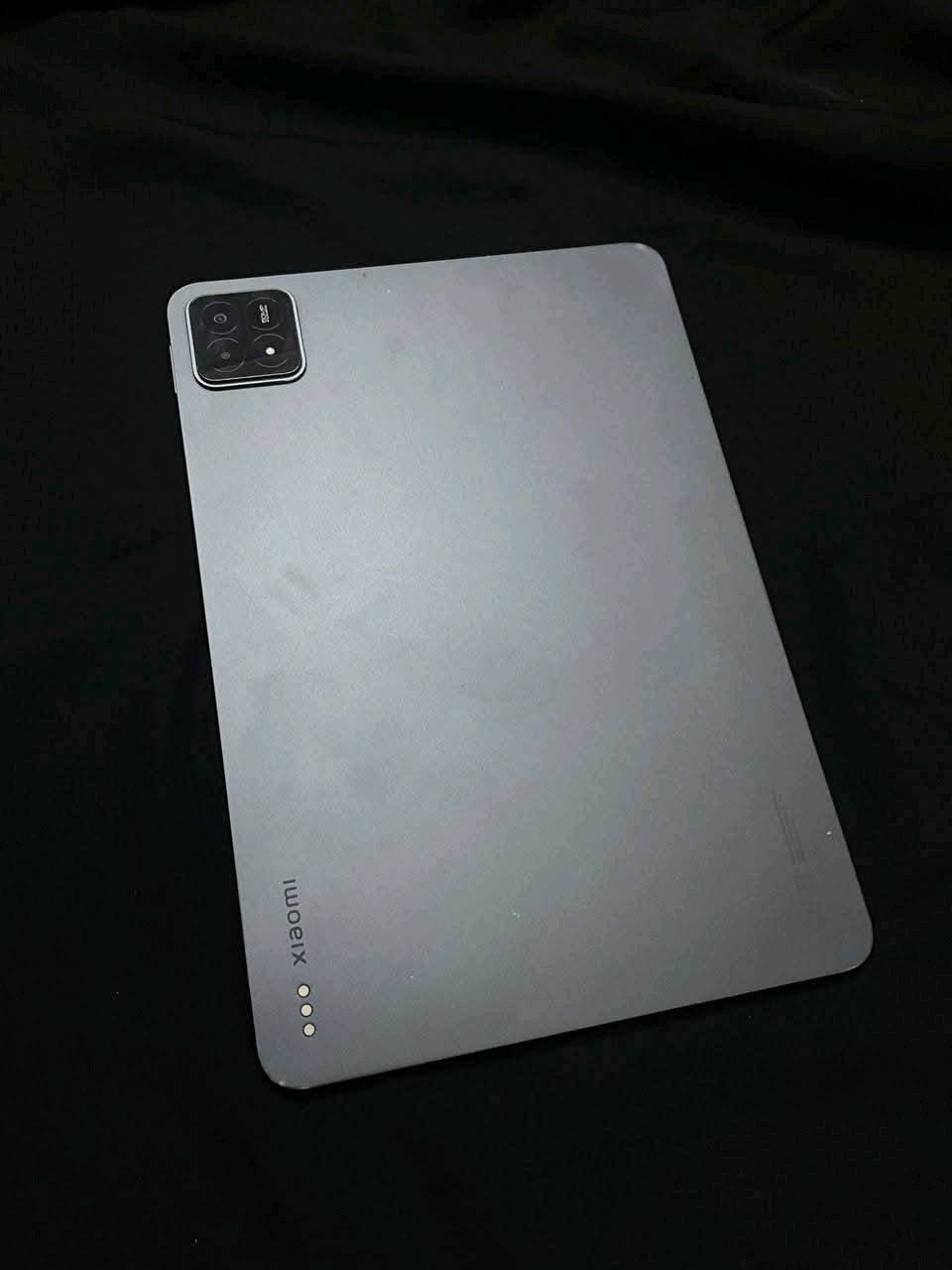 Mi pad 6s pro
لون اسود
الذاكرة الداخلية: 512GB
الشاشة: 12.4 بوصة 3K بمعدل تحديث 144Hz
المعالج: Snapdragon 8 Gen 2
البطارية: 10000mAh
الكاميرا الخلفية: 50MP
الكاميرا الأمامية: 32MP
نظام صوت 6 سماعات ستريو مع Dolby Atmos
يدعم القلم والكيبورد الأصلي.
الايباد نضافة 90% ما مفتوح نهائيا 
ملحقات الجهاز : شاحن 120w + كيبل خاص به + كفر وحده اشتريته ب55 الف + كارتونت الجهاز
مكان بغداد/ الكاضمية /شارع النواب 
سعره 600 الف قفل 
للتواصل //***********
او مراسلة الصفحه