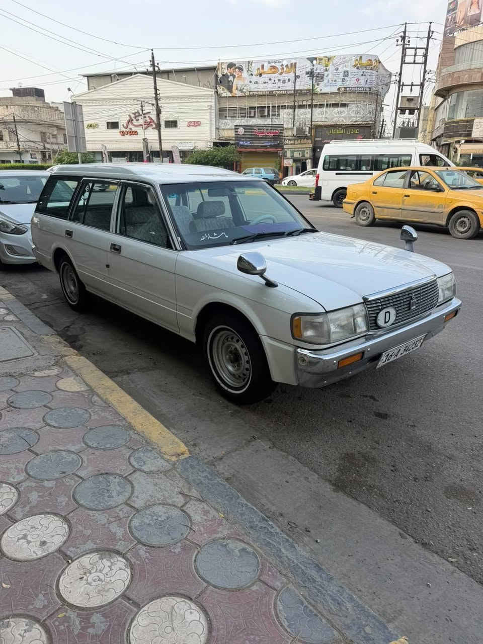 كراون ديلوكس • ستيشن • وارد
