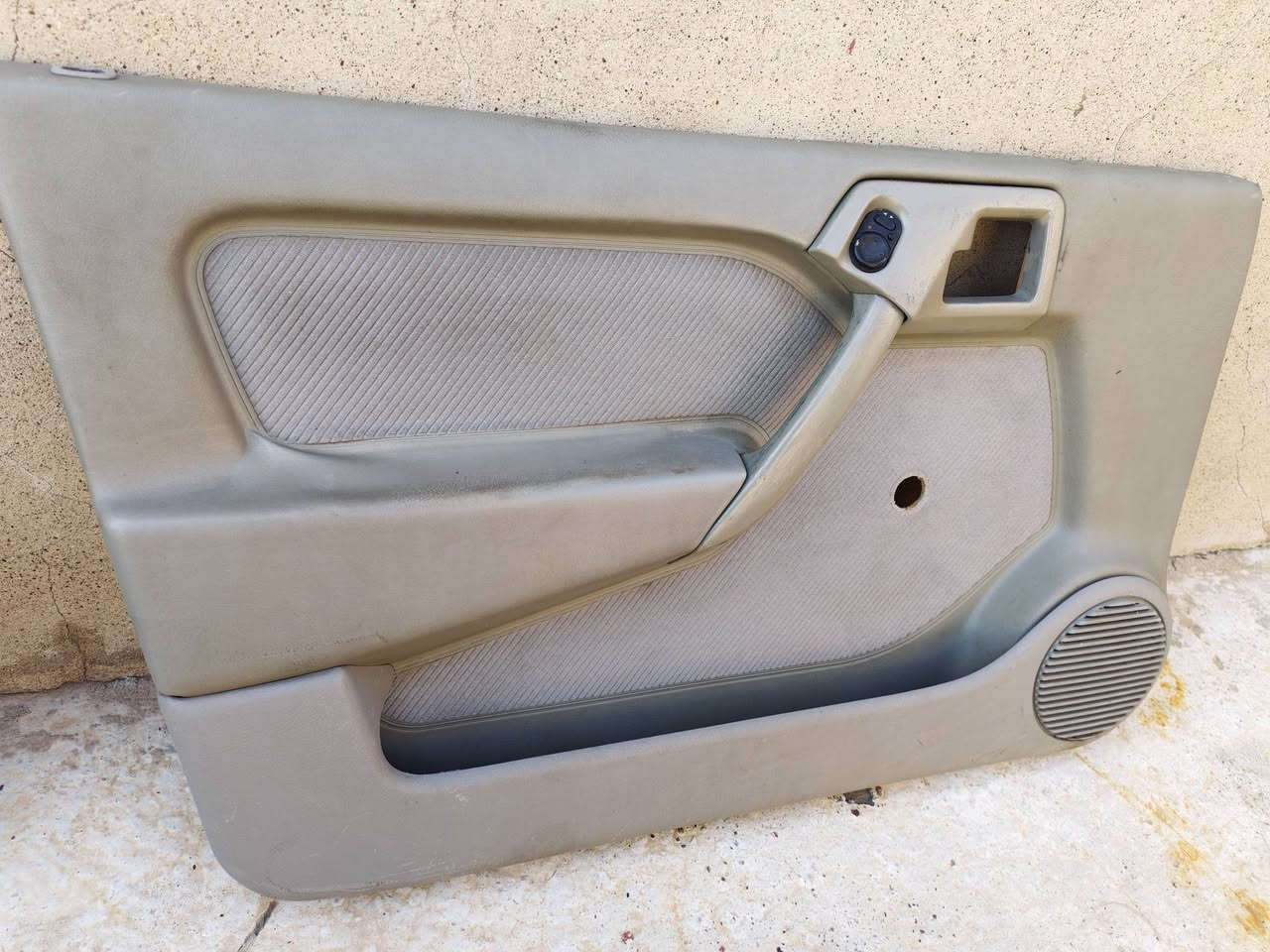 بطاين فكتره للبيع طخمين عسلي طخمين أسود و سقفيه طخم ترتيش 93 مكان موصل الأيسر استفسار *********** واتساب 
***********
