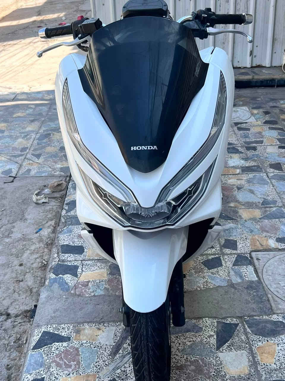 سلام عليكم PCX جيل الثالث يابانيJF هايبرد
الدراجه بحاله الوكاله بعدهة بلزكات الرمبه

ومنفيسهة وكتلوكاتهة موجودات k✅

الدراجه كفاله من التاير للتاير اي نقص مابيه 

وشرط الضمان ✅

مكاني الامين الثانيه 

شراي اتصل ***********
