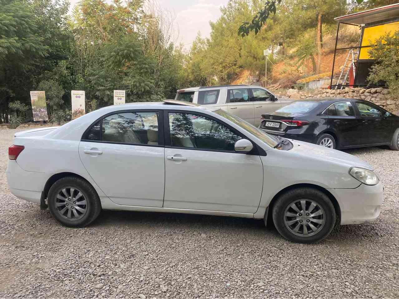 BYD G3 2014
بی وای دی ٢٠١٤ 
بەسمە 
دەرگا بەسمە 
سلاید 
شاشە ئایپاد 
کامل لایت کراوە بە زینۆن 
کوشن جلد
ئاوێنە ئیشارەت
گێر ئۆتۆماتیک و عادی 
تازە تایە و پاتری گۆڕاوە 
٢ پارچە بۆیاخ 
سەنەوی تا ٢٠٣٠ تازە بە ناوی خۆمانەوەیە 
گێڕ مەکینە تەبرید کارەبایی بە شەرت 
٦٧ وەرەقە و معامەلە
تێبینی : سەیارەکەم غەسل نەکردووە هەروا بە پیسی دامناوە  
*********** السليمانية, العراق
