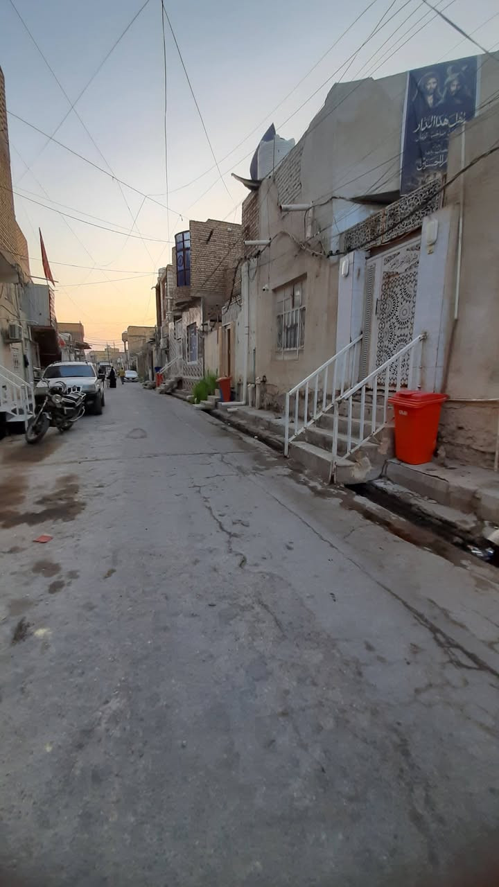 بيت للبيع طابو صرف 

شارع الكص
فرع موكب العقيله زينب ع

مساحه ١٠٤م

طابقين بناء قديم(شبه قطعه)
ط١
غرفه عدد ٢ استقبال 
مطبخ صاله صحيات 

ط٢
مشتمل كامل 

السعر ٦٠

البيت مؤجر بالكامل 

الروفان للعقار 
***********

