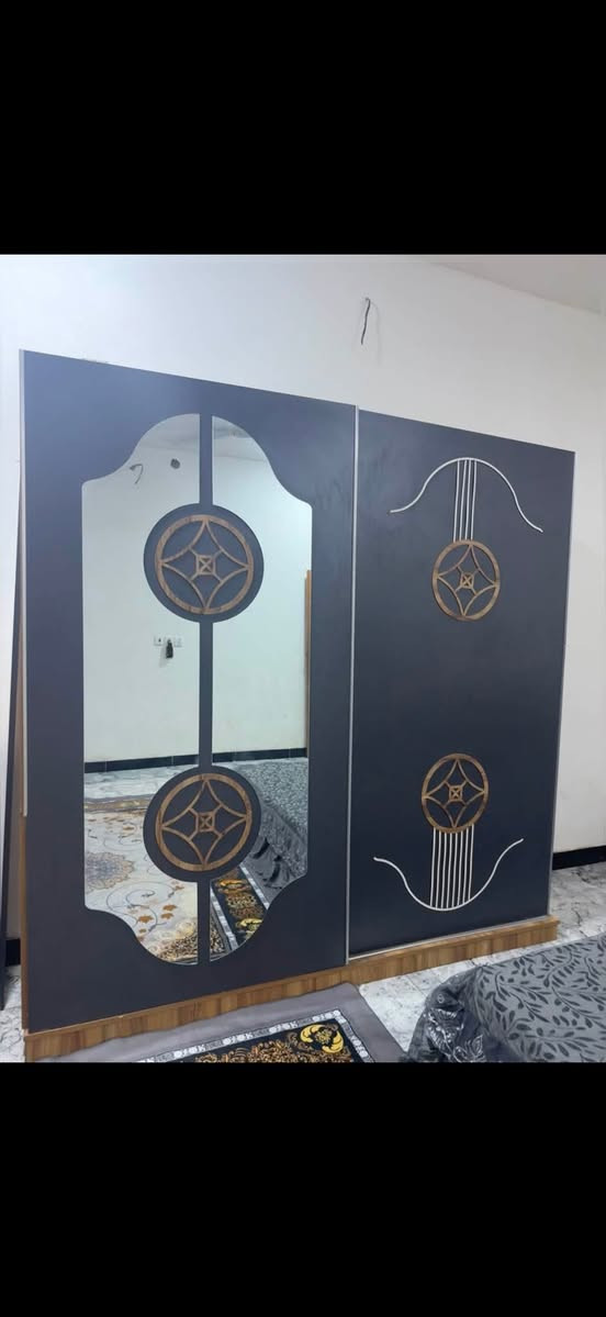 🌕 السلام عليكم  🌕
 غرفة نوم للبيع 5 قطع مستخدمة بحالة جيدة 
السعر 375 الف مكاني بغداد / الشعب
الرقم : ***********
