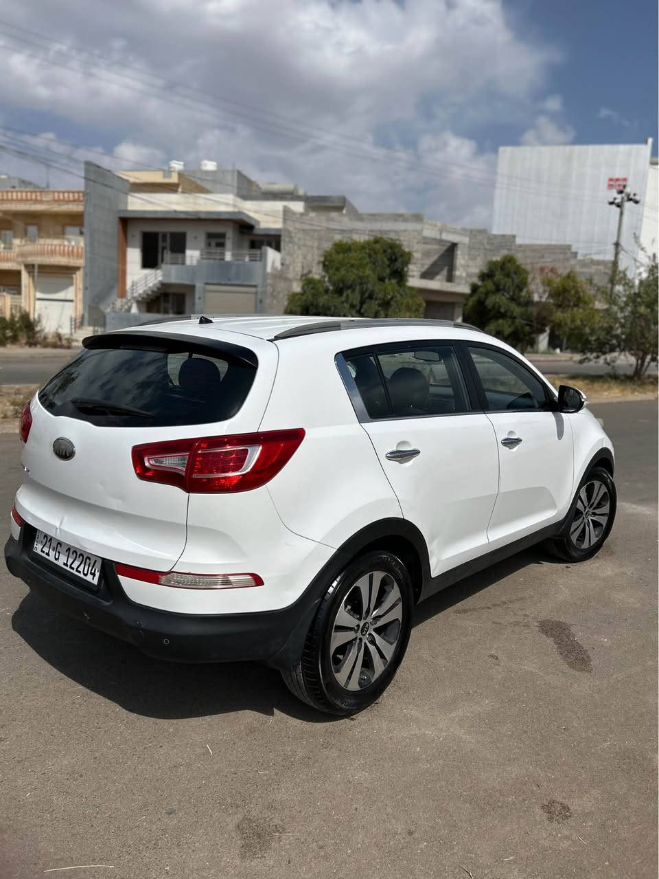 كيا سپورتاج موديّل ٢٠١٣
Kia sportage 2013
مواسه فات خه ليجى ناو قه يسى
فول مواسه فات تەنها پانوراما و ده بل ئه كسل نيه مەکینە ٤ بستونى نه كراوه ٢٠ ى DOHCى مەرغوب سه يارەکە به نزين وغازه سيستمى غازى ئيتالى بو به ستراوه مواسه فاته كانى:
حاسه و كاميّراى دواوه، تەحدید سورعه، بلوتوس ئاويّنه كانى شەفت و ئیشارەتن، كوشنەكانى جلده، گێر ئۆتۆماتیک و ،عادى،سوكان ڤوليوم، لايت ليده،كوشن كاره بايي، دوگمەی تراكشن و دژە خليسك
سەیارەکە ٢ پارجەی پيشەوەی بوياغه ئێرباگی سوكان به بيلاد سيستم كراوەتەوە گێر و  مەکینەی نەکراوەتەوە و تەحویل وغەرامەشی بەشەرت نرخى سەیارەکەش١٣٥ گەڵا و مه جال
رەقەم تەلەفون
***********
*********** السليمانية, العراق

