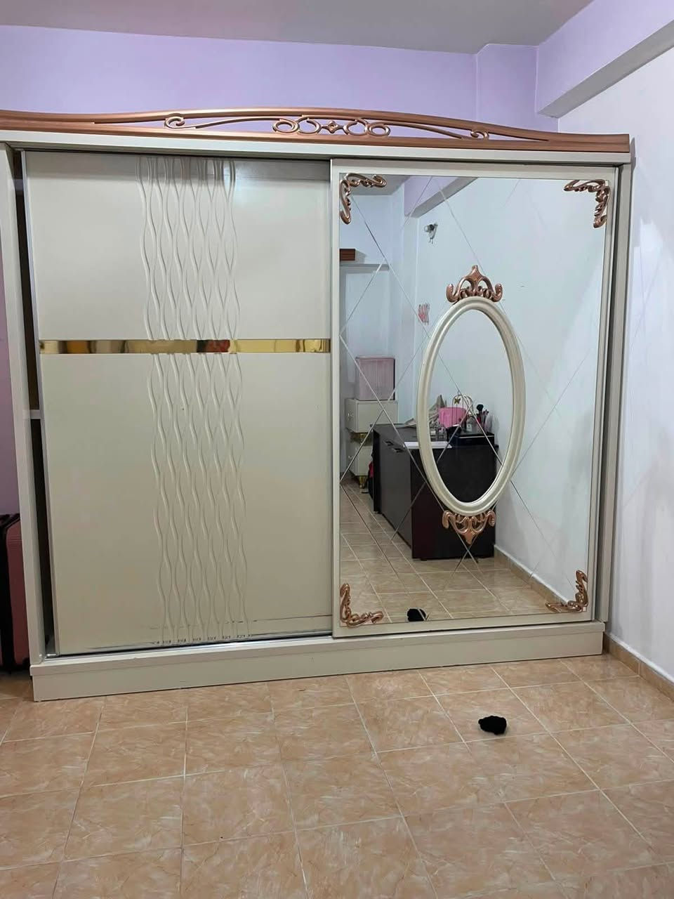 غرفه نوم للبيع سعرها 200 وميز الطعام 150 وبي مجال بسيط ***********
