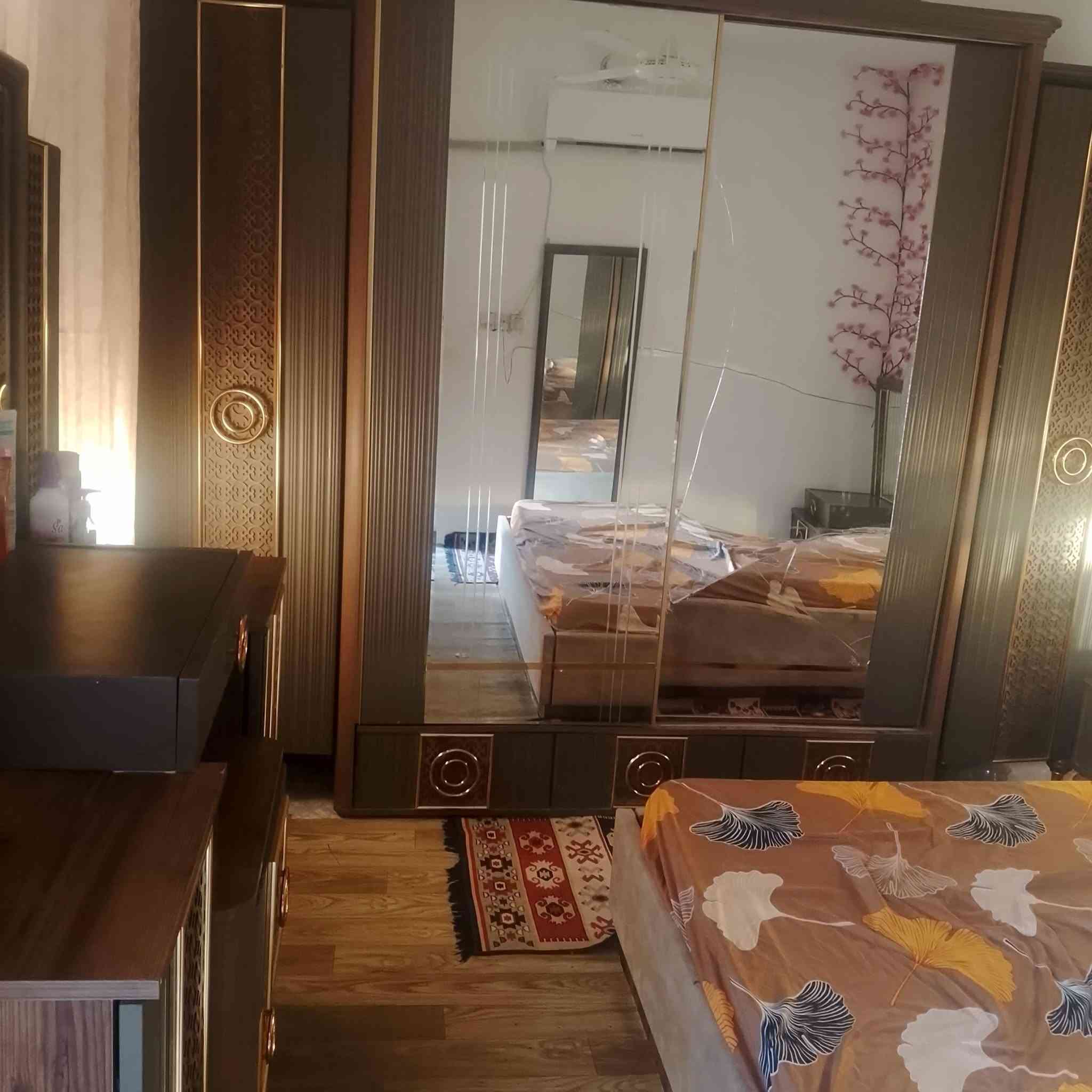 سلام عليكم ورحمته الله 
غرفه مستعمله للبيع 🌿
7 قطع نضافه فول 🌿 
للعلم الغرفه ضخمه 
تركي درجه أولى 
للاستفسار ***********🌿🪾
