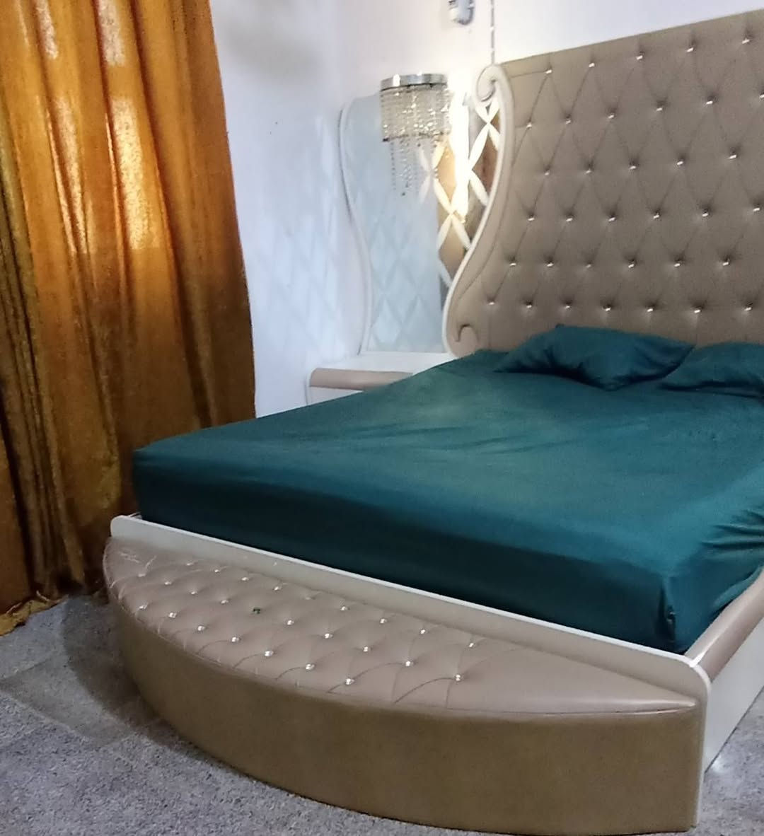 سلام عليكم غرف تركية للبيع غرفة نضيفه
سعر 600 وبيها مجال 
***********
