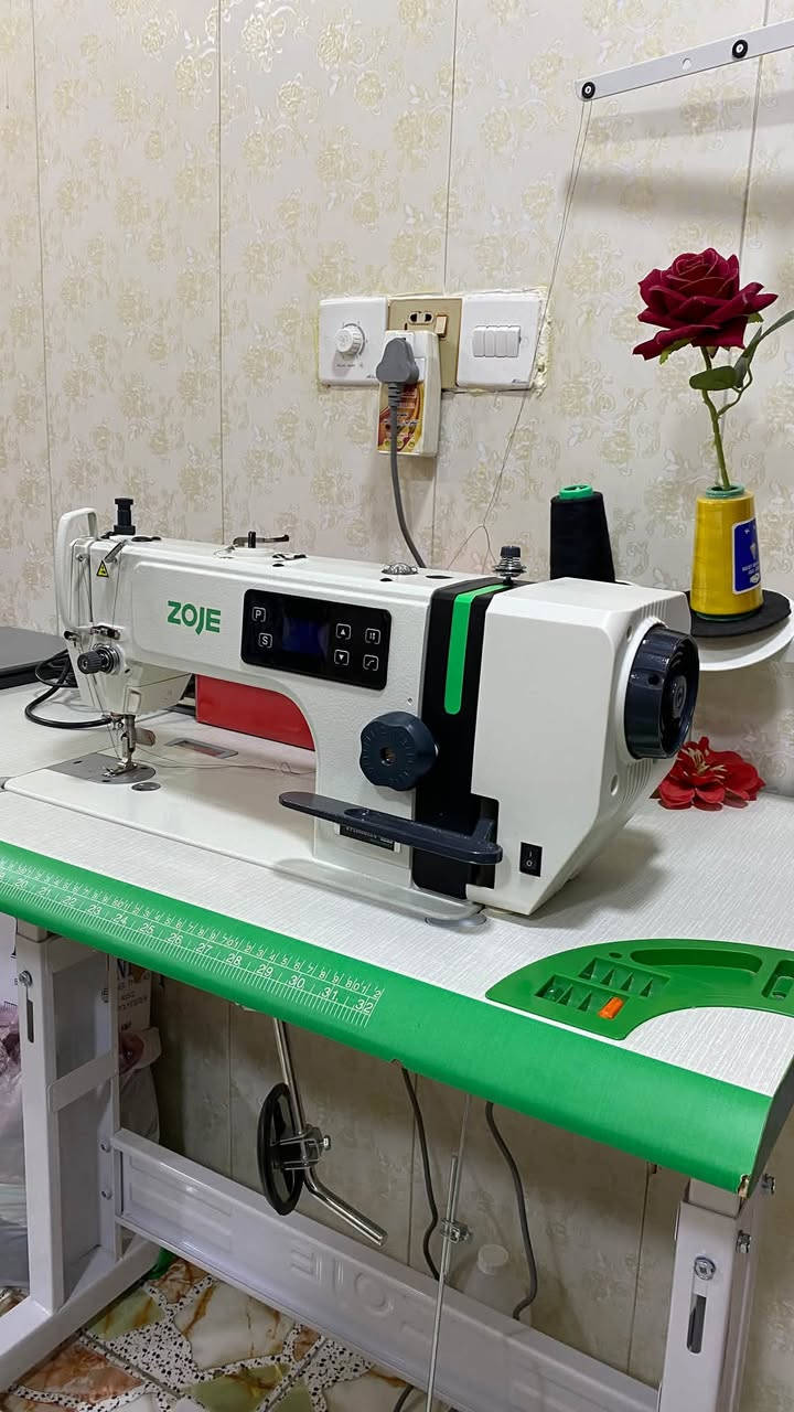 السلام عليكم ورحمة الله وبركاته 
حياكم الله اخوان ماكنة خياطة للبيع  

🧵 ZOJE A8000-D4الاصلي 
نظافة 100‎%‎صار شهر من اخذتها 
وين ما تريد افحصها واني خادم 
السعر 400 وبيها مجال 
للاستفسار اتصل  
*********** ب واتساب

