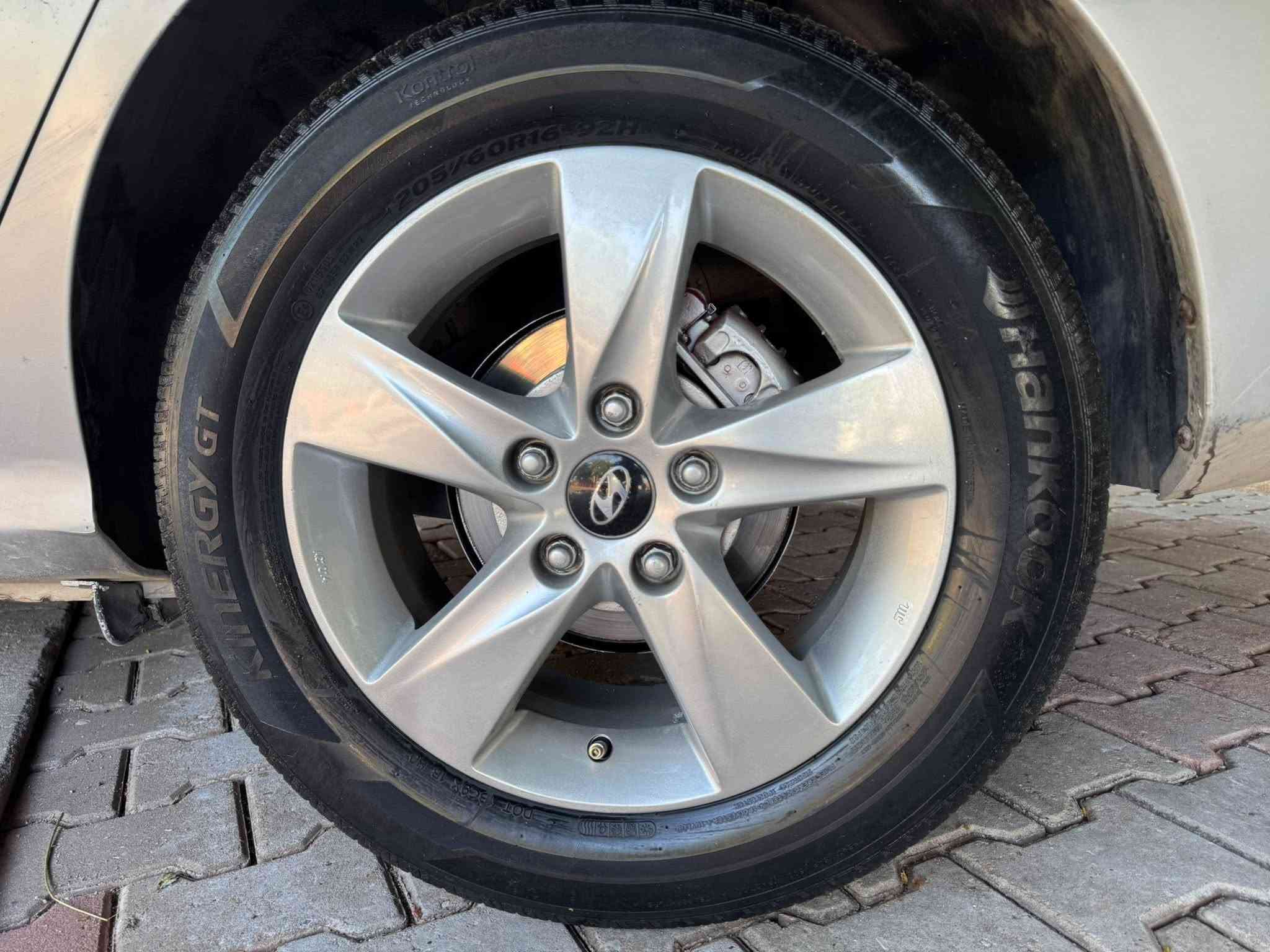 ئاڤانتی بڕاوە 2007
کۆدی بۆ کراوە بەشەرت 
کوشن جڵدی دوبەی 
شاشە ئایپات و کامیرە 
دەعمو لیدراوی بەشەرت کەڤەر گوڕاو سەرە دەبڵی بەشەرت 
سەیارەکە هی ماڵە کامل مەسرەف کراوە
تەبریدی ساردی و گەرمی بەشەرت 
گیڕو مەکینە بەشەرت مەکینەی لؤک لؤکە 
تەقەو ڕەقەی بەشەرت 
سعری ٤٣ گەڵاو کەمیک مەجال 
ااژم/***********

