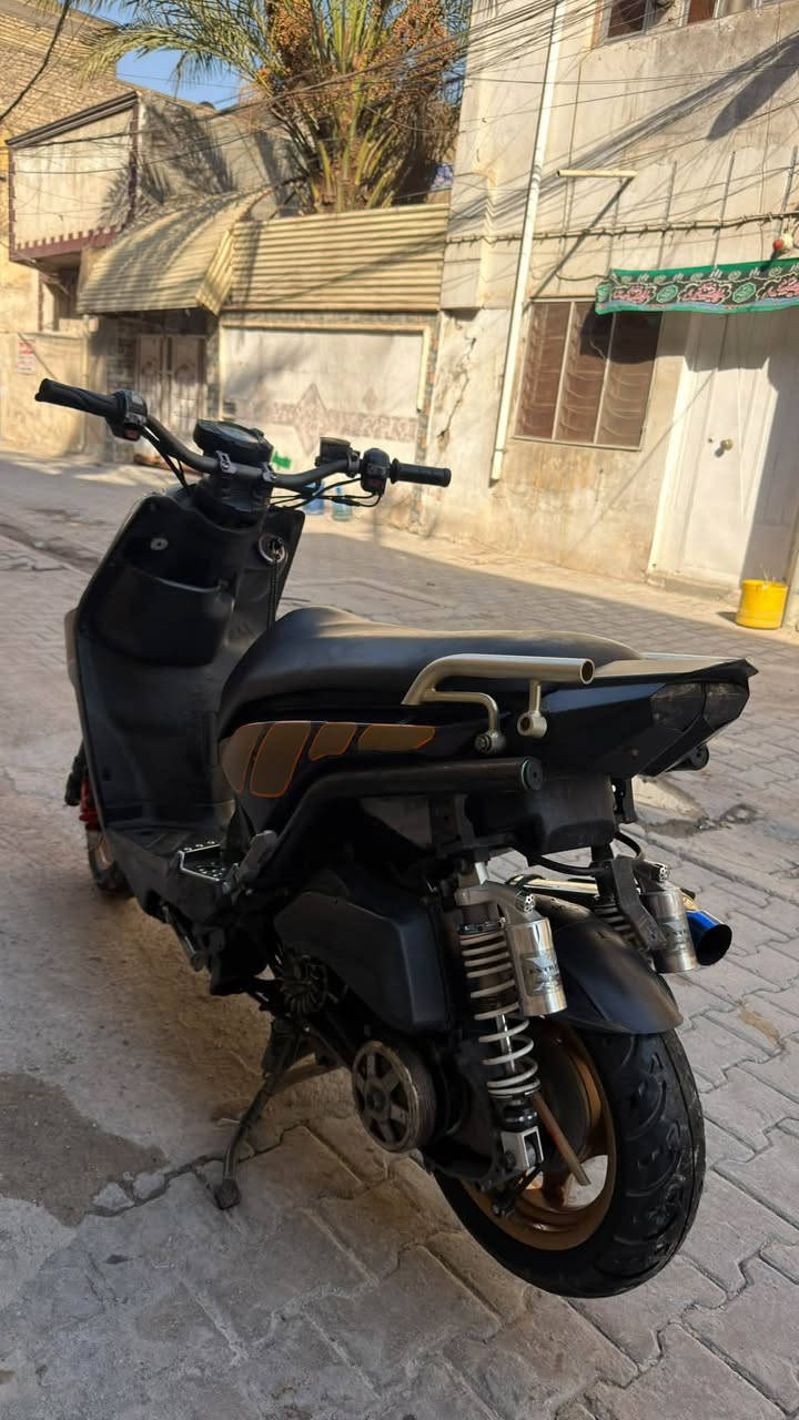 اعادة نشر بسبب الوعود الكاذبة
سكنس جبلي مزودة مكينة بلادي بيها غراض هواي كله اصلي 
ستيرن ks
يدات بريك 
قبق عنبار
فراك مال بريك 
صالنصة حلزونية
 كلجات رياضي
بك لايت r6
طلاعات 
دواسات ستيل 
سبايدر رياضي 
بجم بومه 
دبلات خلفي 
جاملغ امامي 
شلعة معدل دبلات تخبل بريكات رايدها 1150 وبيها مجال مكاني الحرية ساحة عدن
***********
