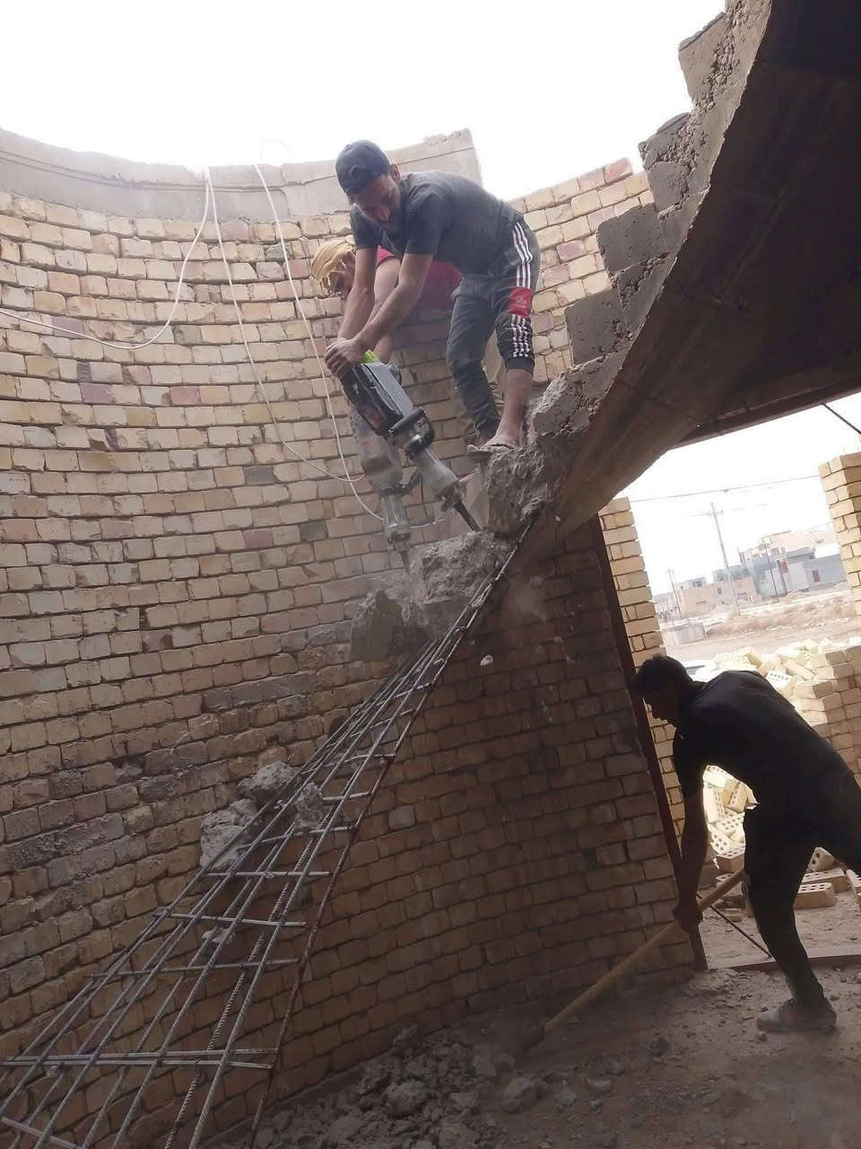 *********** 📞سلام عليكم  / يوجد كادر عمل جاهز/ تصعيد مواد/ تنضيف بيوت/ تفليش/ تكشيط/ تنضيف حدائق/ دفن نهري  / شقلنه ليل ونهار   /ومعداتنه جاهز/ ماعليك بس تصال على رقم  وسياره تجيك للبيت     ***********
