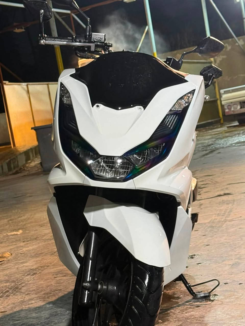 سلام عليكم دراجه PCX للبيع جيل رابع موديل 2023  دراجه مكفوله من كلشي نقص برغي واحد مابيها : مكاني بغداد . قضاء الطارميه رقم الهاتف : ***********
