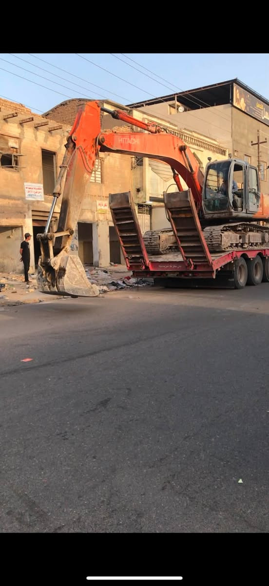 اليوم وبفضل الله تم 
تفليش وهدم بيت بمساحة 150م في الجمهورية شارع السوك وتم نقل الأنقاض وقلع القطعه ونقل الأنقاض ودفنها بالجلمود والأسمنت والسبيس وحدلها طبقتين للأستفسار 
***********  أو   ***********
