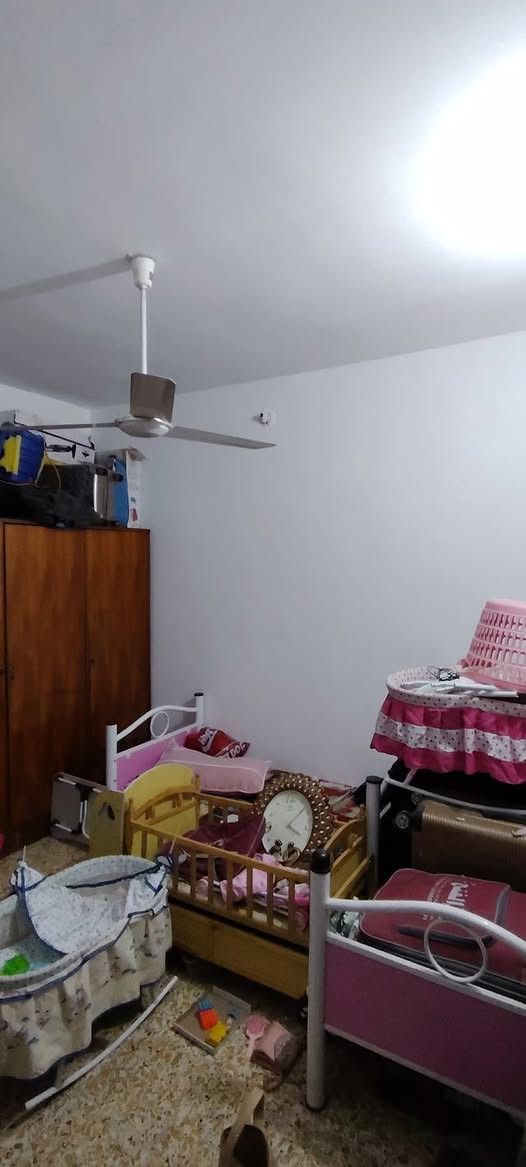 بيت ٥٠ متر بناء طابوك طابقين وصطحين بي الطابق الأول طرمة وصالة ومطبخ وحمام والطابق الثاني غرفتين وحدة منهن سويت بيهة حمام وصطحين كبار شتايكر وكاشي عراقي البيت كلة موقع البيت كميرة فرع أيوب جملة قرب الفلة للأستفسار 

‭***********‬

‭***********‬
***********
