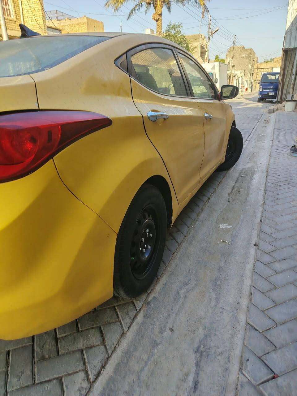 سلام عليكم عندي لنتره مديل 12 وارد امريكي حادثه من امريكه جاملغ خلفي فقط  سياره فول مواصفات مكينه 2000 دوش  سعر 80 وبيه مجال حك جيه مكاني بغداد رشاد شراي يتصل **********************
