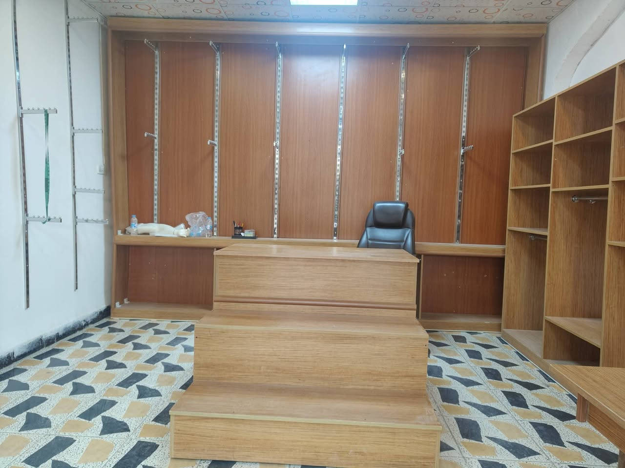 ديكور محل • للبيع