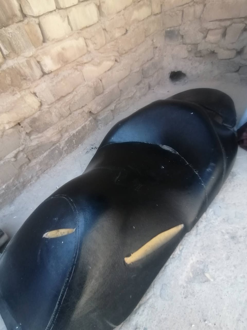 سلام عليكم 
كشن وي المخدة الخلفية مالته ب٣٠ الف 
شوتة ب١٥
قبق كلجات ب١٠ الف 
صالنصة رياضي كاتم و ينفتح صوتهه ب٦٠ الف 
تجوة ب٦٠ الف 
بغداد ***********

