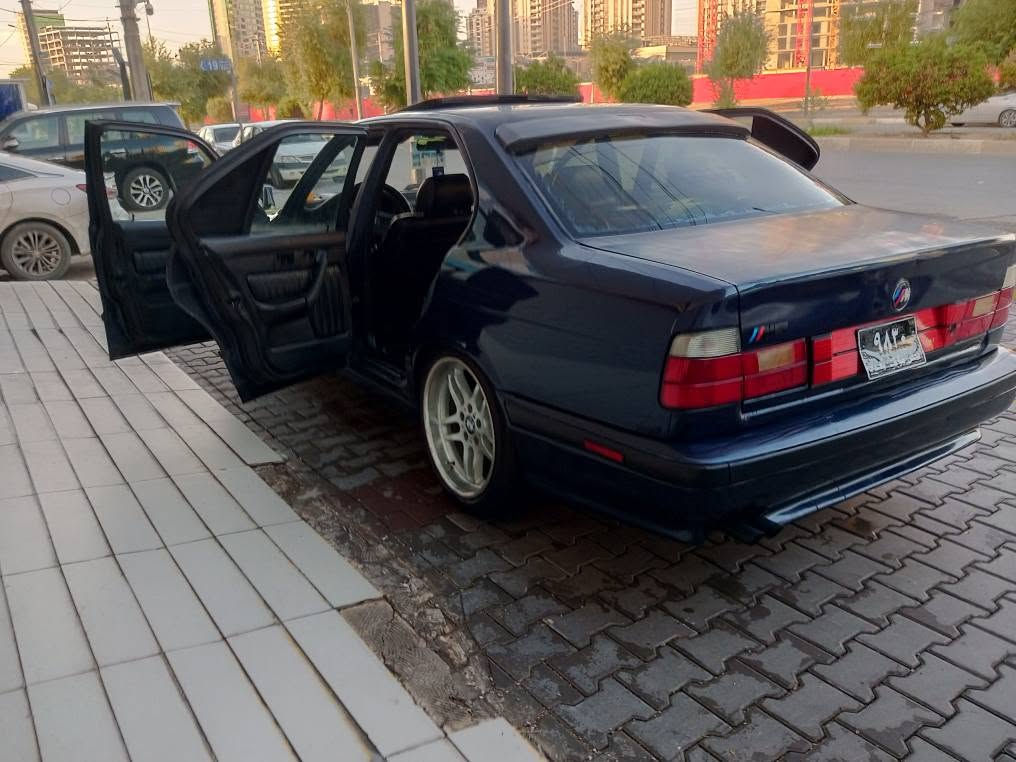 بي إم دبليو ٥٢٥ • ١٩٩١ • أربيل