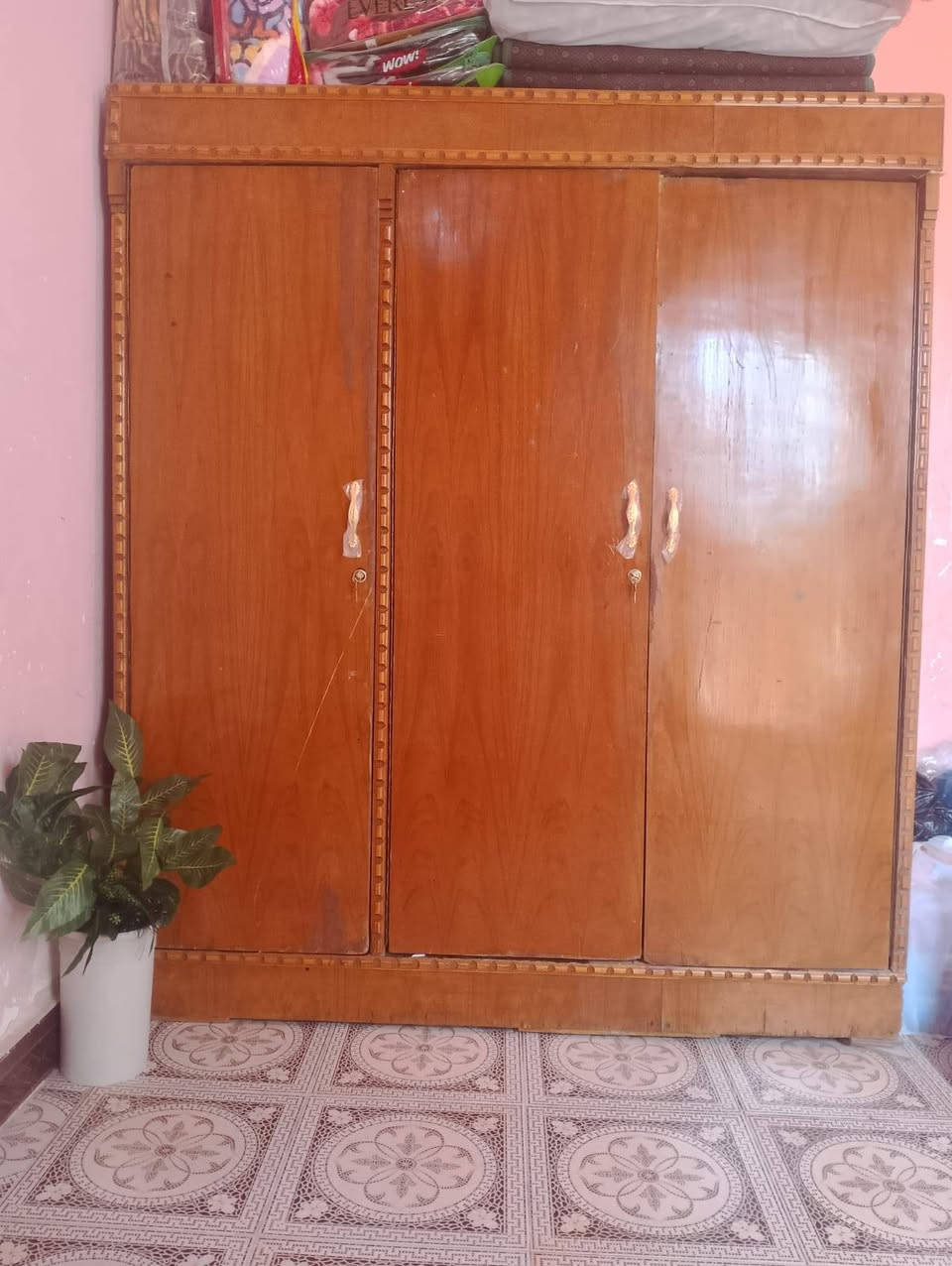 كنتور للبيع سعره ١٠٠
***********

