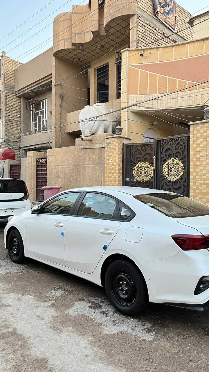 (سيارتو 2019كفاله عامه محرك 1600 قطعتين تبريد الخلفي تخم تاير جديد  تبريد خير من الله سياره نضيفه وجاهزه ومدوشمه رقم بغداد خصوصي سيارة ماشيه 125الف ) 
ملاحضه الويلات مال سياره موجوده
لاستفسار ***********

