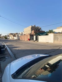 دار للبيع ١١٠م  رقم يتكون من كراج سيارة وغرفة استقبال و مطبخ بارد ومطب...