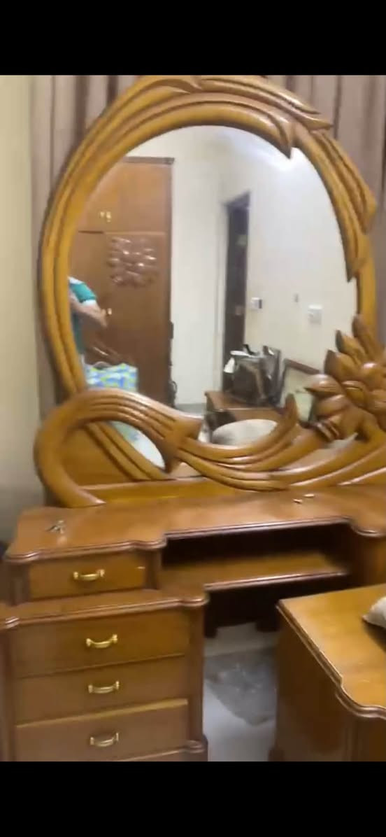سلام عليكم غرفة صاج عراقي نضيفة كلش للبيع السعر 500 وبيها مجال للأستفسار ***********
