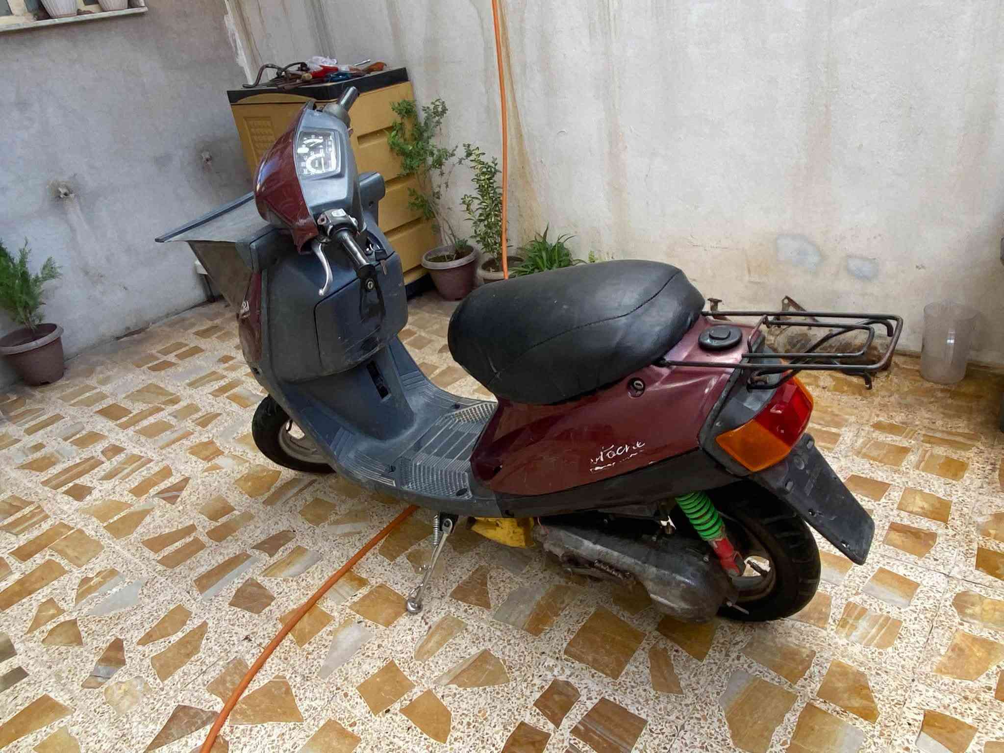 سلام عليكم ماطور بزون للبيع مكينه شرط تحريكه معد ل شاصي شرط ما مكسور وايرمنيه  صوت اكسن مابي كابريتا جديدا كزوز جديد كلجات ماطورجاهز مكينه شرط صوتا ناعم سعر 225وبي مجال قليل***********//***********كورك بي واتساب

