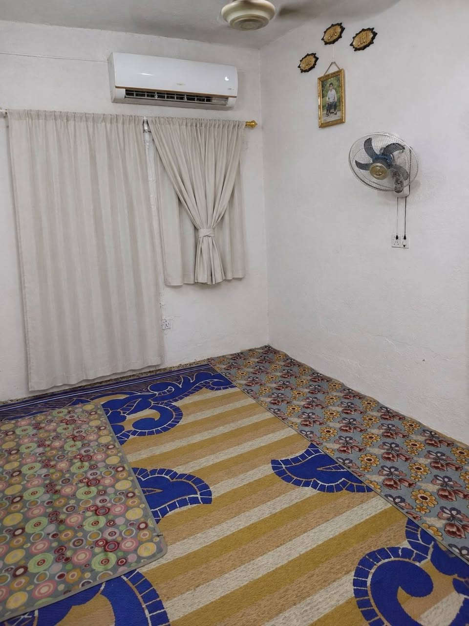 منزل للبيع في النجف الاشرف
مزارع حي ميسان قرب سكله الكرعاوي سعر العقار 25 مليون عراقي وبي مجال
بيت يتكون من استقبال وصاله وغرفه نوم مطبخ وصحيات زائد مكشوفه السطح والبيتونه
المساحه 80 متر مربع و مشمول بالتطويب
***********
