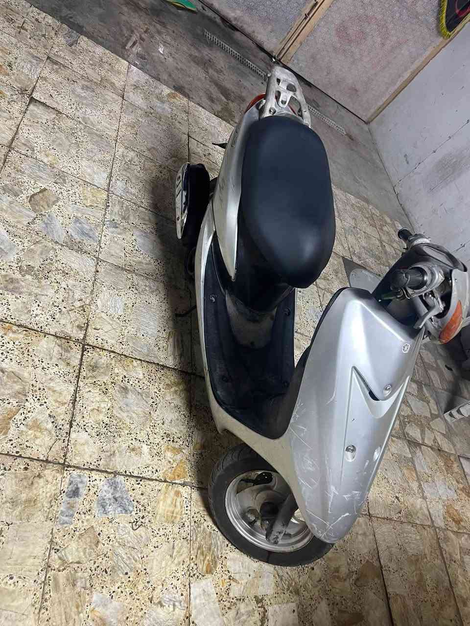 سلام عليكم دراجه عصفريه ٦٠لبيع  دراجه جاهزه أي نقص مابيها دراجه سلف هندر نكره كهربائيات كلها شغاله دراجه جاهزه السعر ٢٥٠وبيها مجال المكان بغداد الشعب شارع الصحه الرقم ***********
