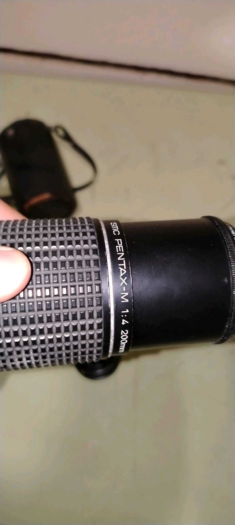 عدسات كاميرا العدد 2 وحقيبة عدسات السعر 300 ألف وبيه مجال
عدسة الكاميرا الصغيره نوعها SMC Pentax-M 28mm f/2.8
والعدسة الطويله اسمها SMC Pentax-M 200mm f