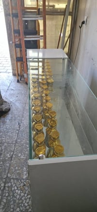 5 رفوف + فاترينه اشياش عرض ذهبية الاستفسار اتصل على هذا الرقم  0771194...